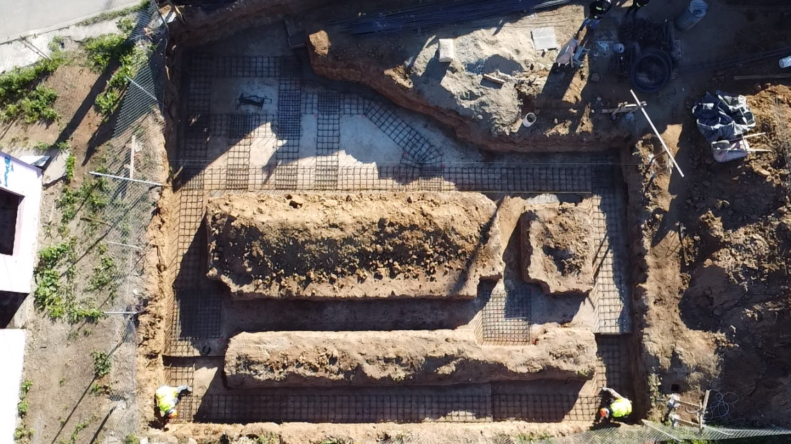 Construcción de Conjunto habitacional de una casa y dos departamentos